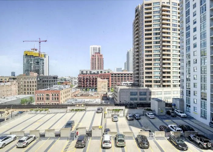 Apartment W Loop W Deck Pool Gym 3 Blocks To L Chi-644 *