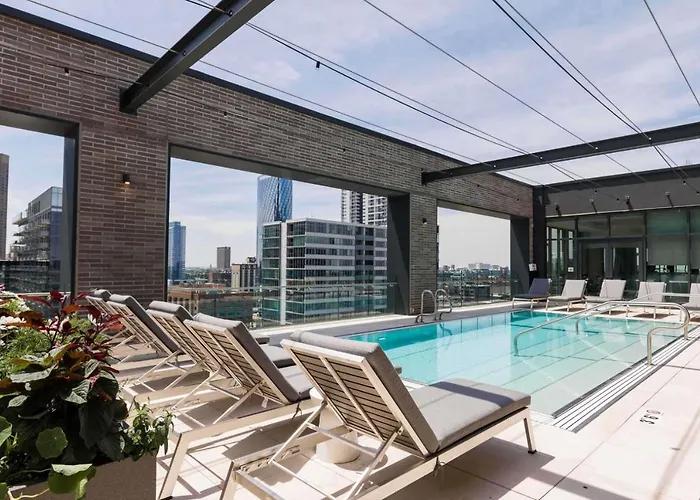 W Loop W Deck Pool Gym 3 Blocks To L Chi-644 *