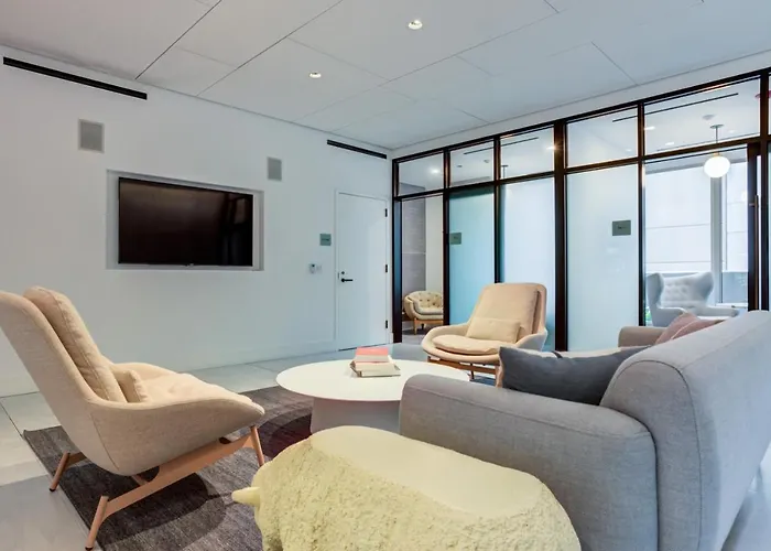 Apartment W Loop W Deck Pool Gym 3 Blocks To L Chi-644 *